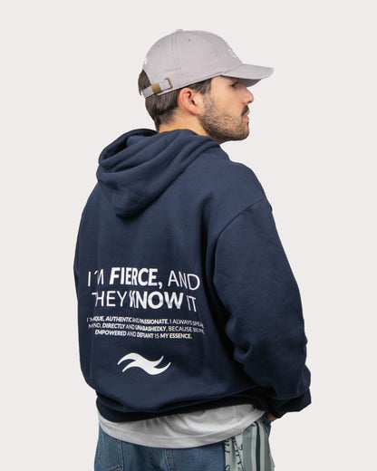 Modelo con sudadera fierce texto trasero